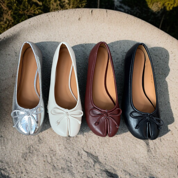 캐주얼한 분위기의 여성 플랫 슈즈