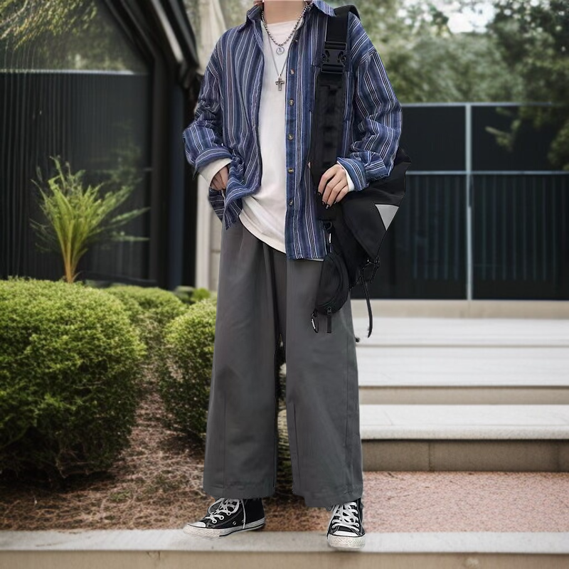 ストレートシルエットのワイドパンツ着用イメージ