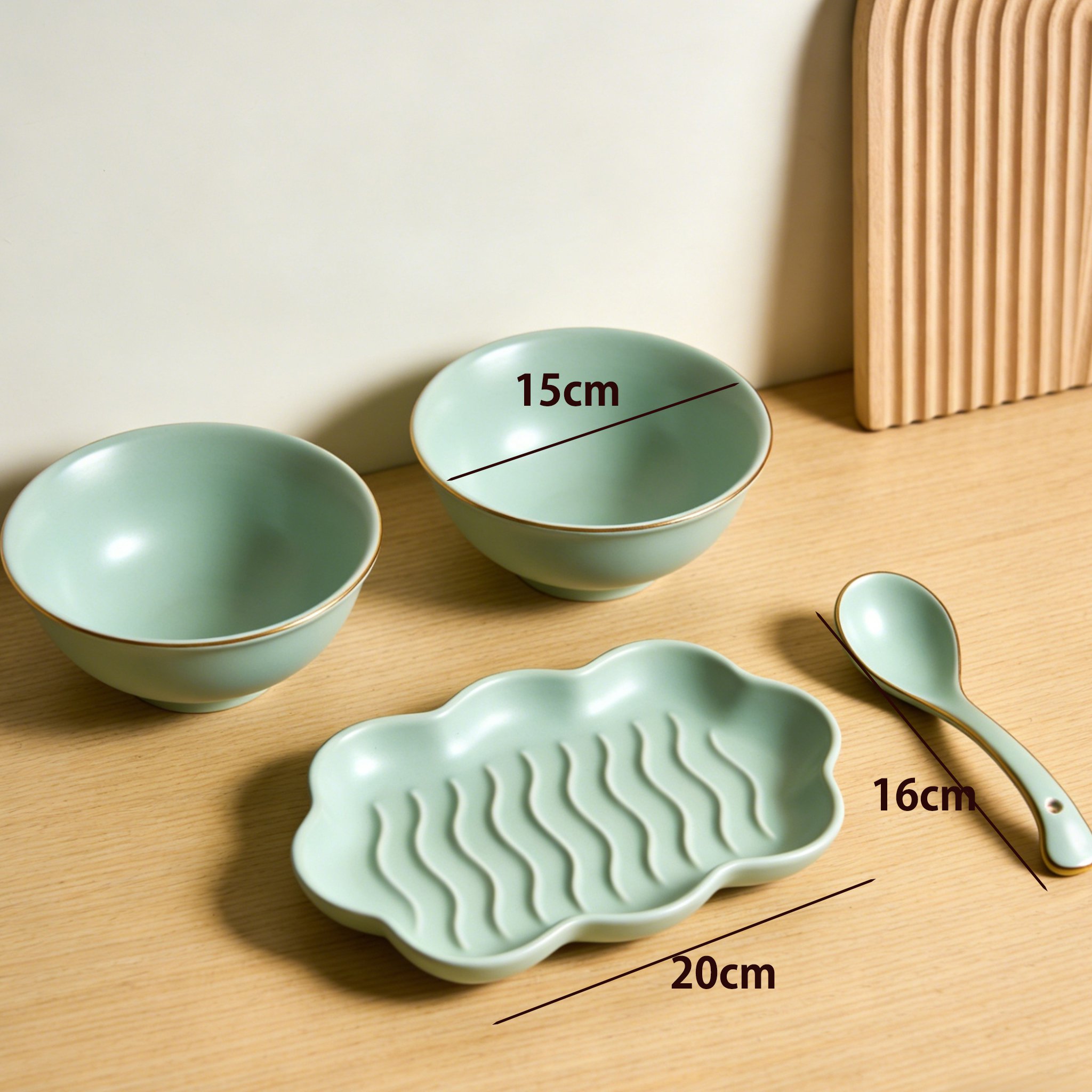 エレガントなデザインの食器セットアップ画像