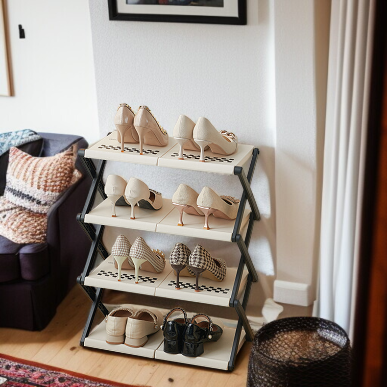 Großes Schuhregal mit mehreren Ebenen