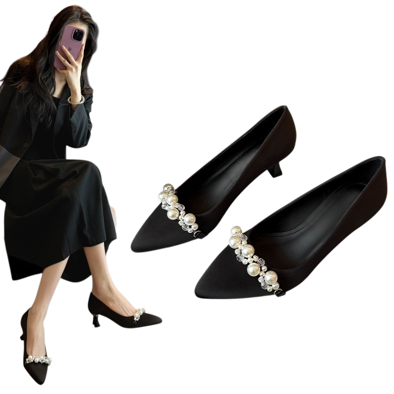 Zapatos de tacón de aguja con perlas