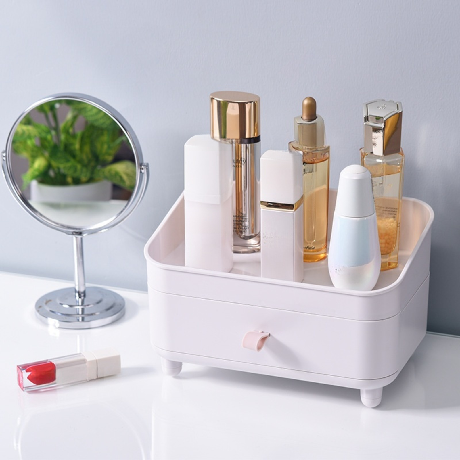 シンプルな卓上プラスチック製化粧品収納ボックス。防塵性と機能性を兼ね備えた、クリエイティブなメイクアップオーガナイザーです。