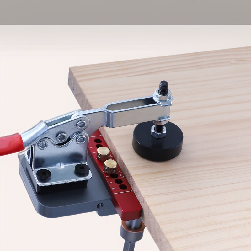 Professionelles Werkzeug zur Schranktürmontage