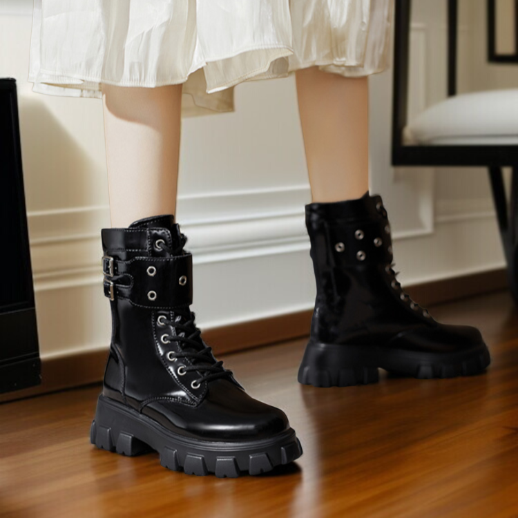 女性向けマーチンブーツディテール