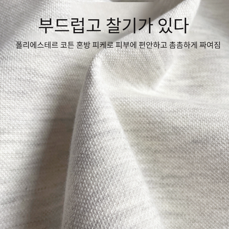 모델이 착용한 하이넥 후드티 앞모습