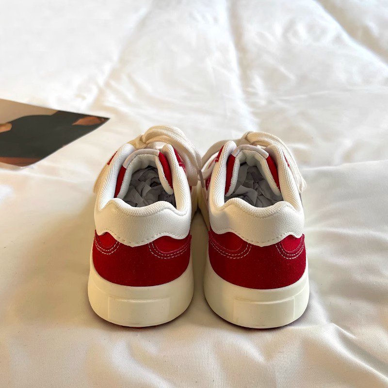 履き心地抜群のレトロカジュアル黒キャンバスシューズ