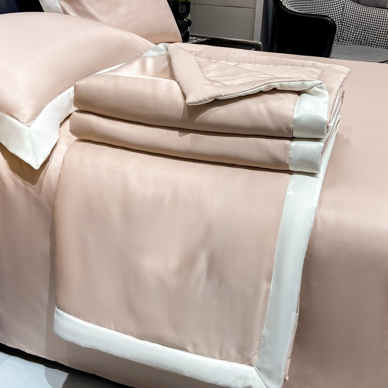 시원하고 편안한 여름용 다운 이불 3종 세트