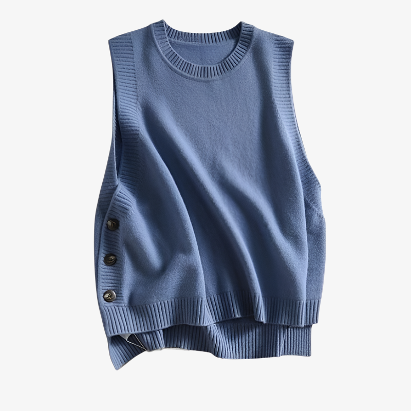 カジュアルコーデにぴったりのミスティブルーベスト