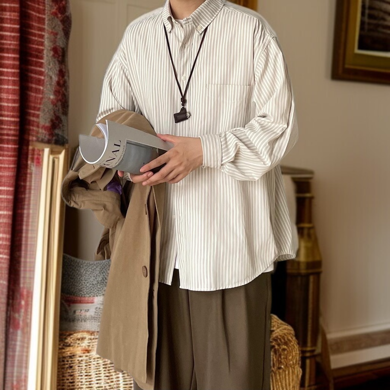 긴팔 루즈핏 남성 셔츠 앞모습