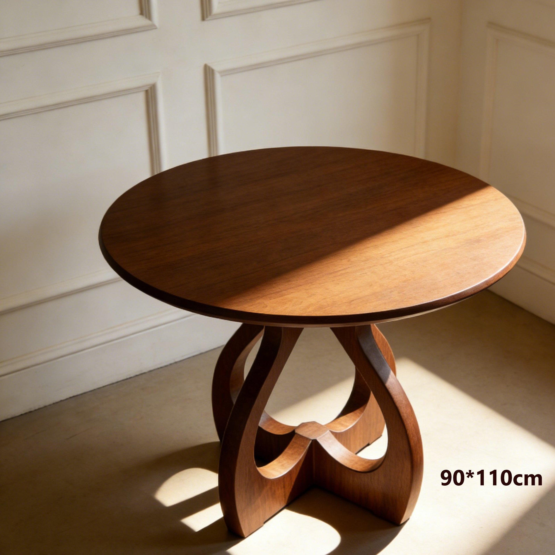 โต๊ะน้ำชาทรงกลมวางถ้วยชาและของตกแต่ง