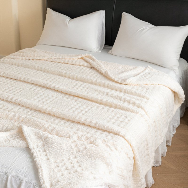 Thick and warm double-sided plush blanket with waffle pattern jacquard