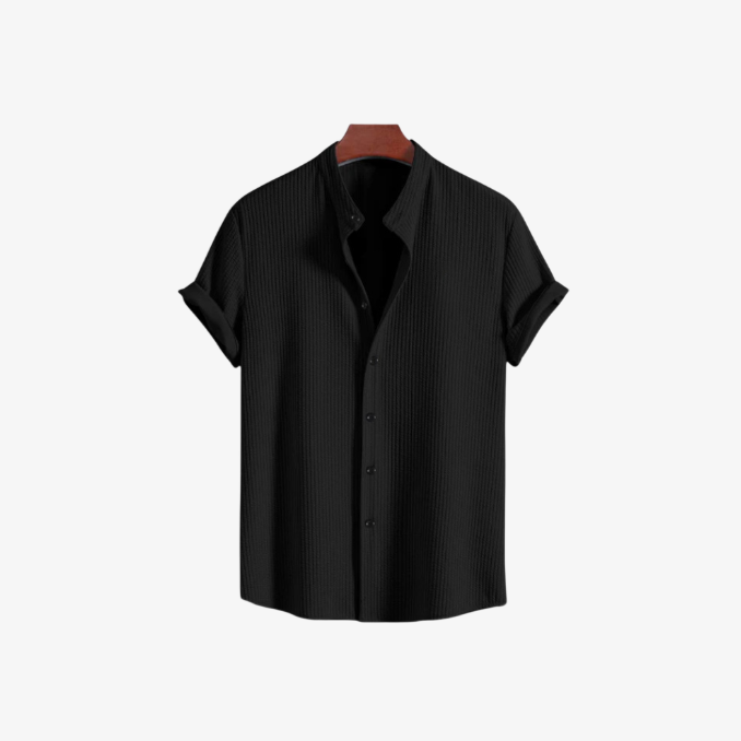 無地のメンズ半袖シャツ スタイリッシュなデザイン