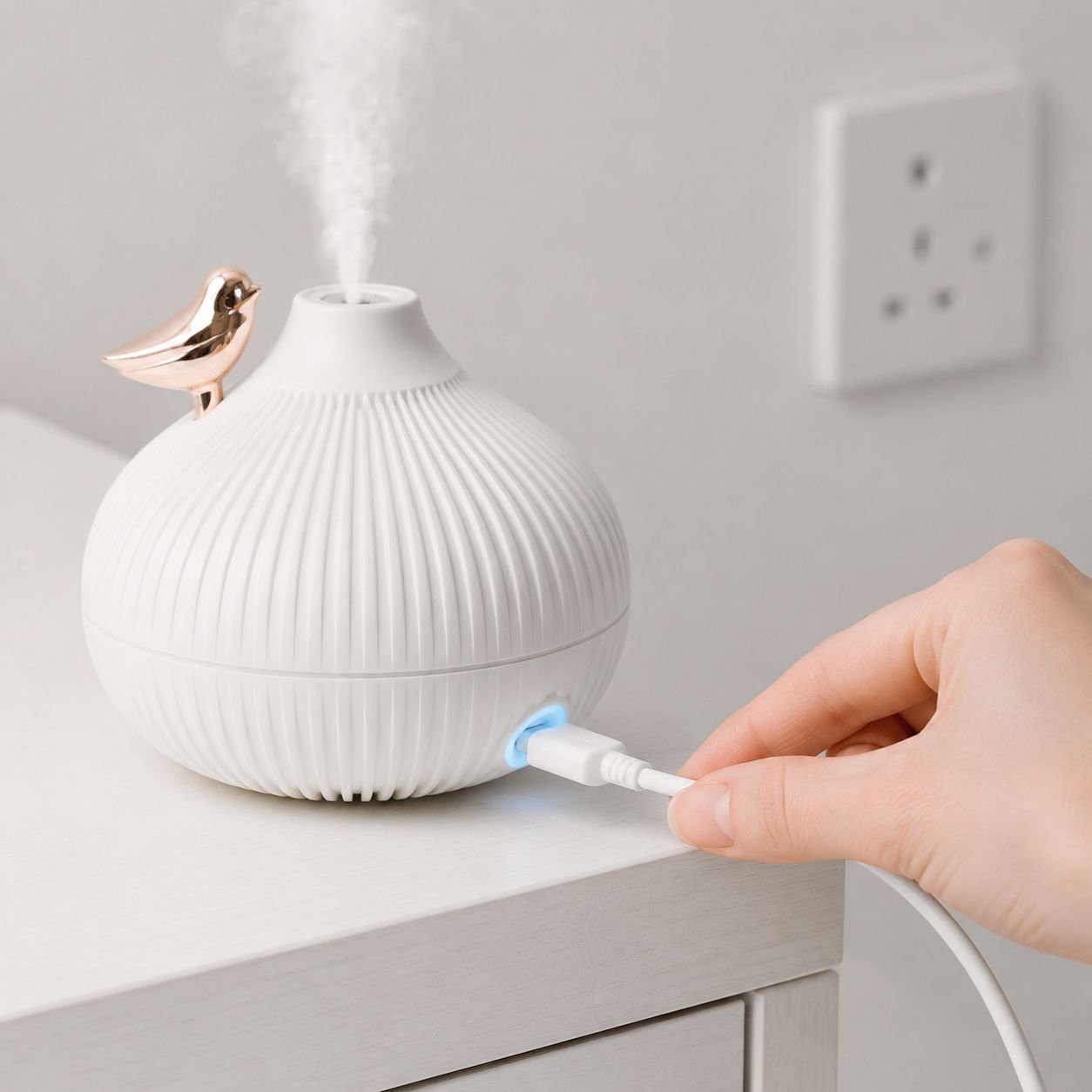 Warm light humidifier for cozy atmosphere