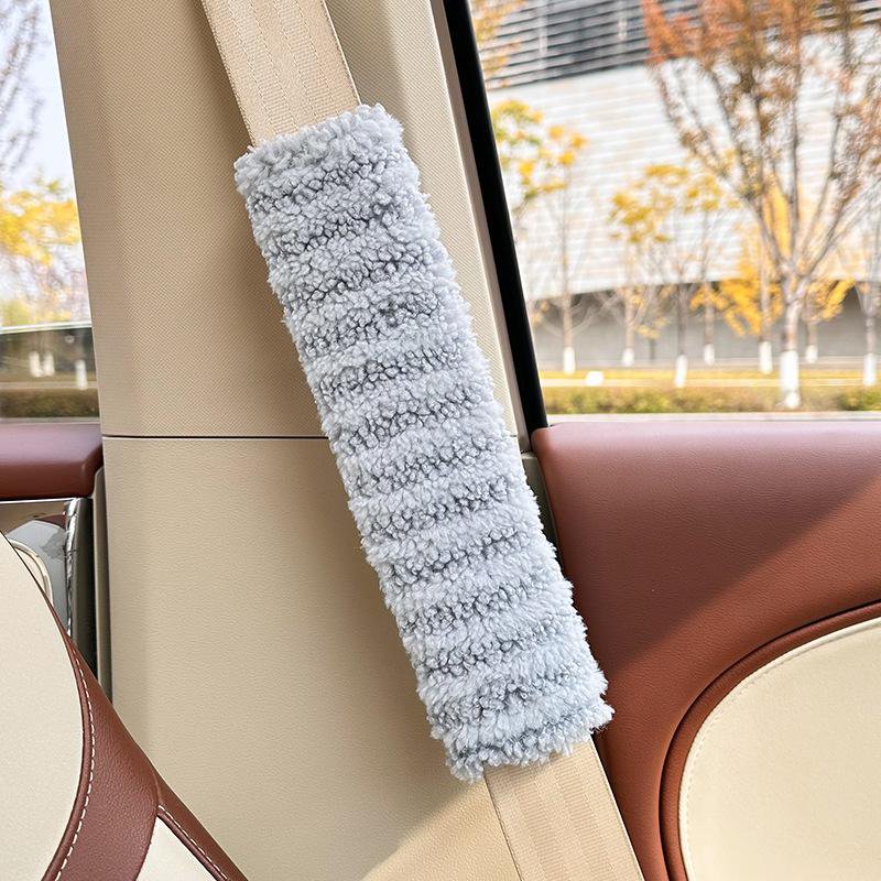 Prémiové plyšové chrániče pásů do auta – Roztomilý proužkovaný styl, pohodlné na rameno
