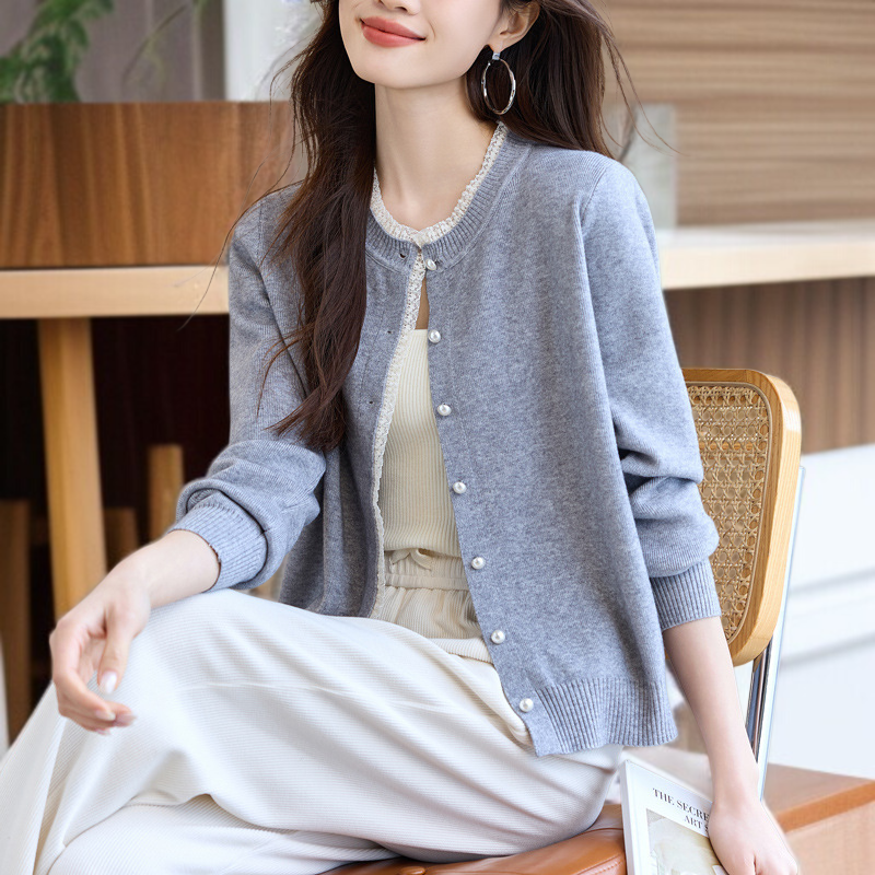 여성 그레이 니트 가디건 전체 모습