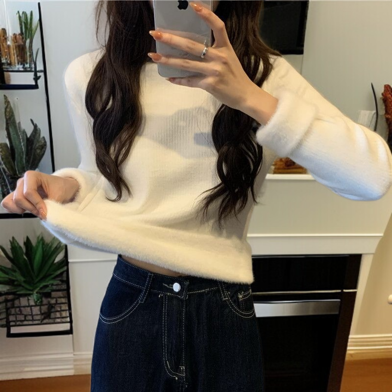 長袖ニットワンピースのサイドビュー