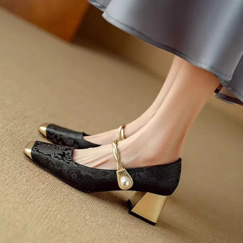Tacones de moda elegantes