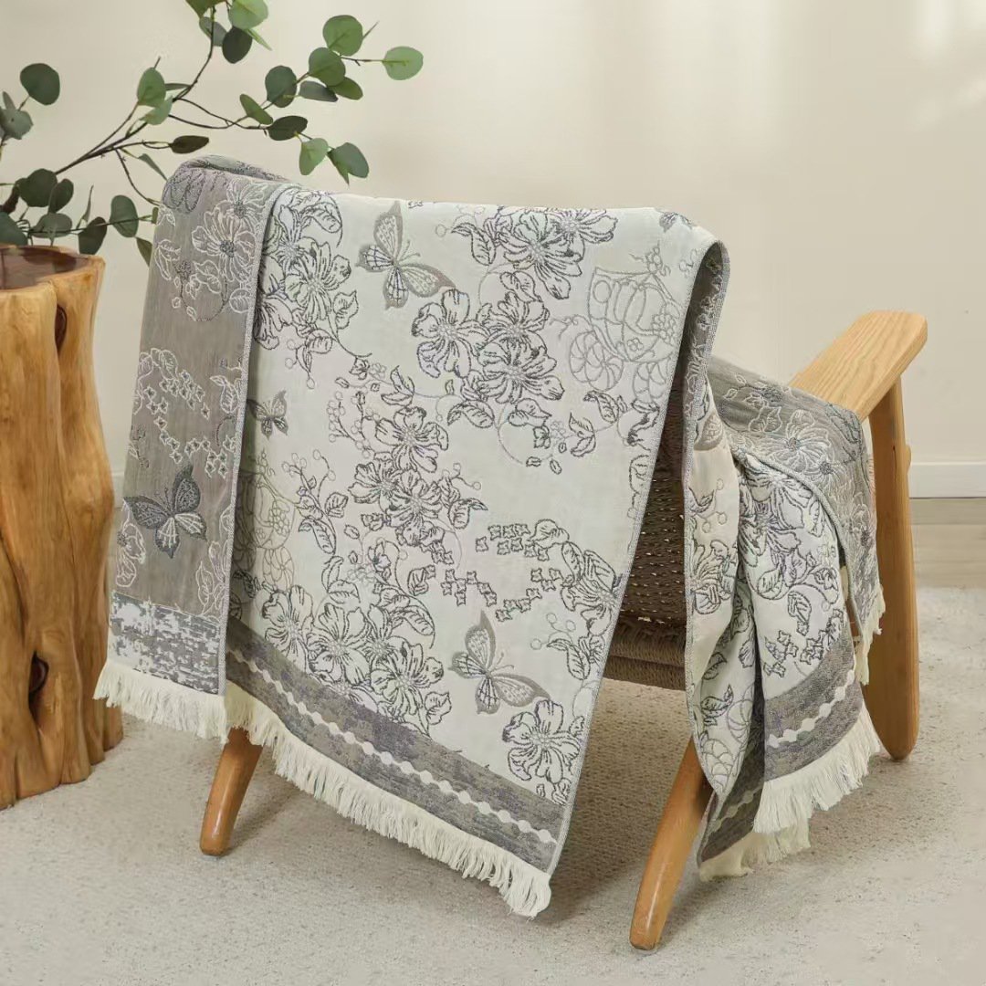 Serviette de bain à pompons en gaze multicouche