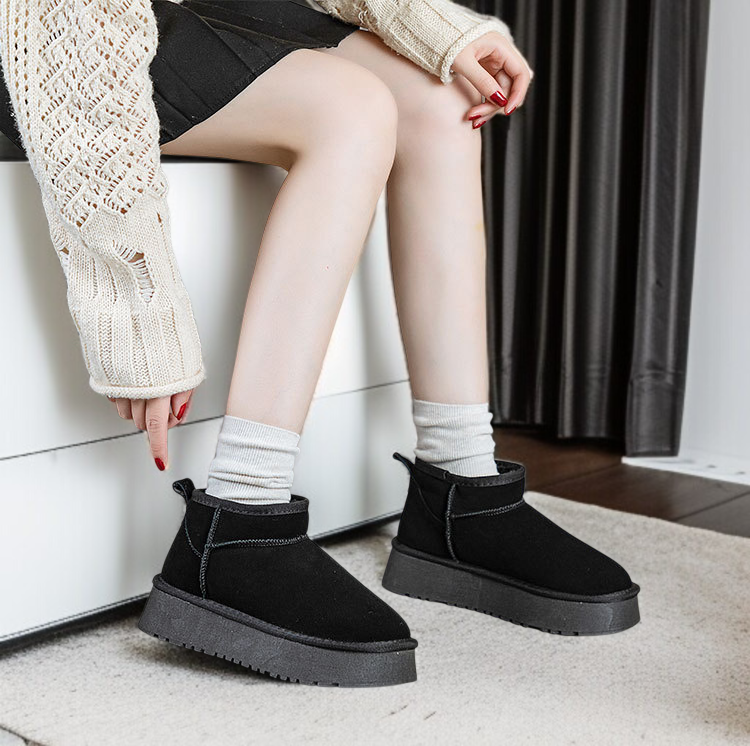 캐주얼 룩에 어울리는 앵클 부츠