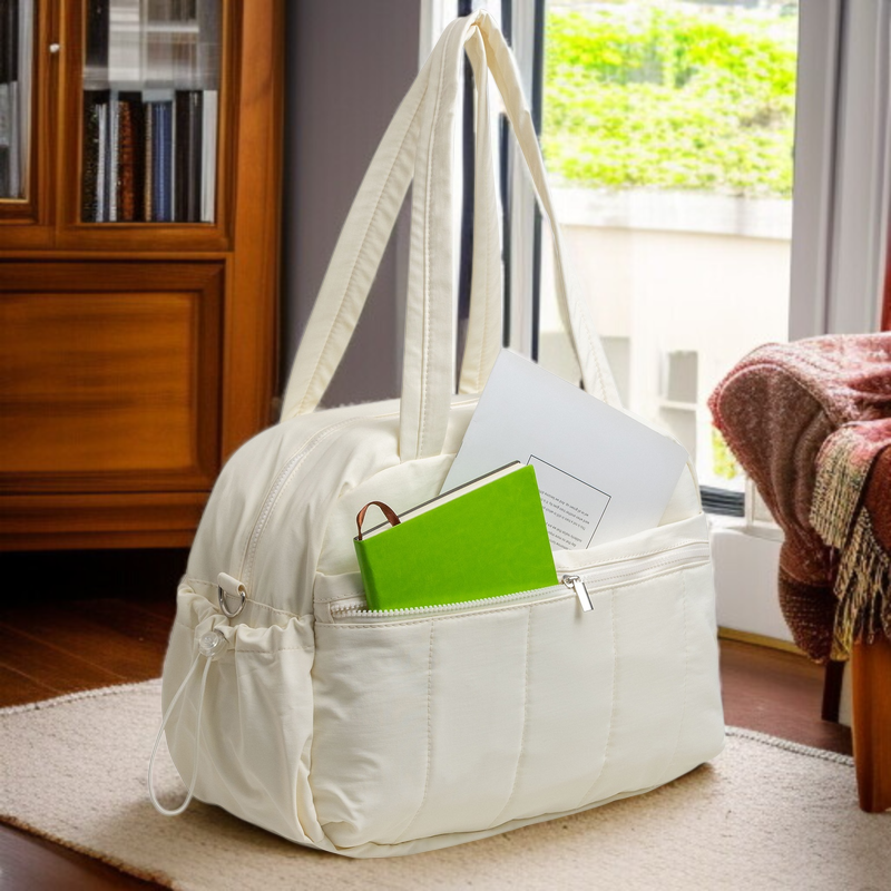 機内持ち込み対応サイズのトラベルバッグ