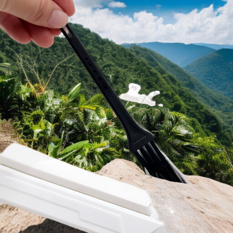 蒜圧器専用小型ブラシで隙間掃除