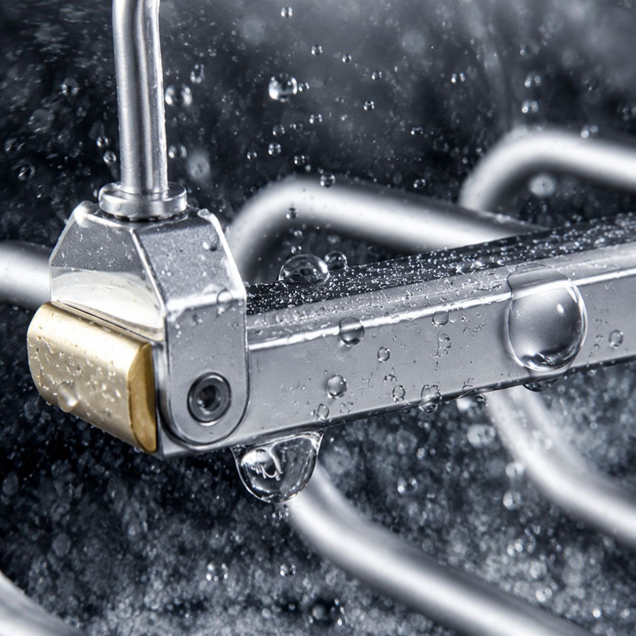 Durable aluminum pants hanger with multifunctional design