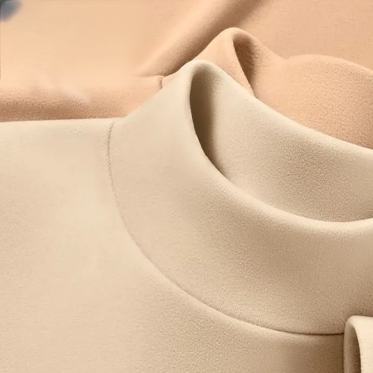 블랙 컬러의 따뜻한 이너 레깅스 스타일링