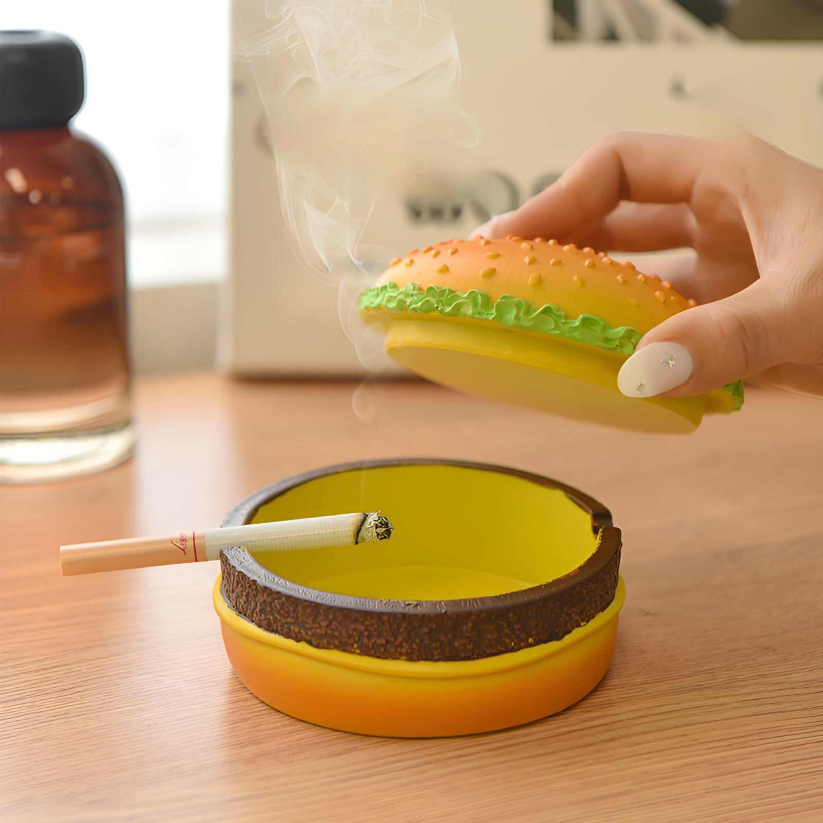 勉強机にぴったりのおしゃれ灰皿