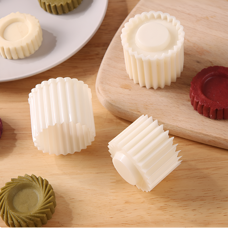 Detachable pastry mold