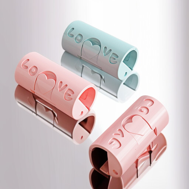 Upevňovací prvek na plech