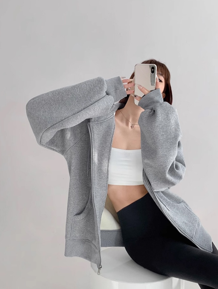 人気カラーのレディースパーカー