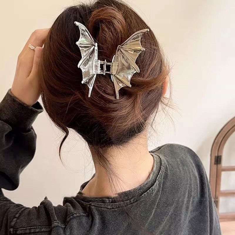 กรงเล็บค้างคาวโลหะผสม