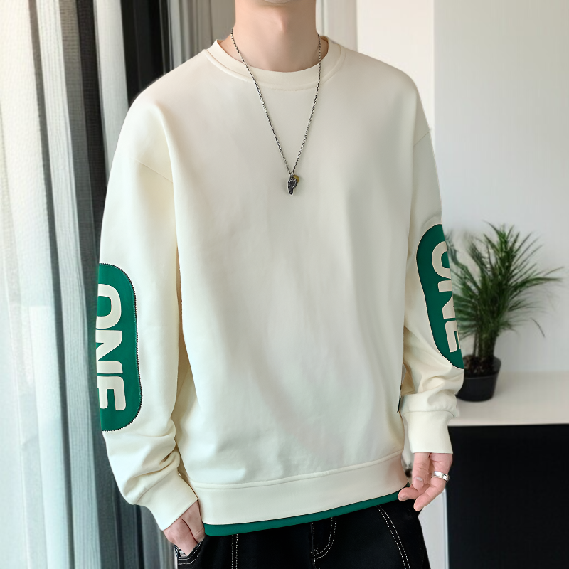 ゆったりシルエットのメンズスウェットシャツ