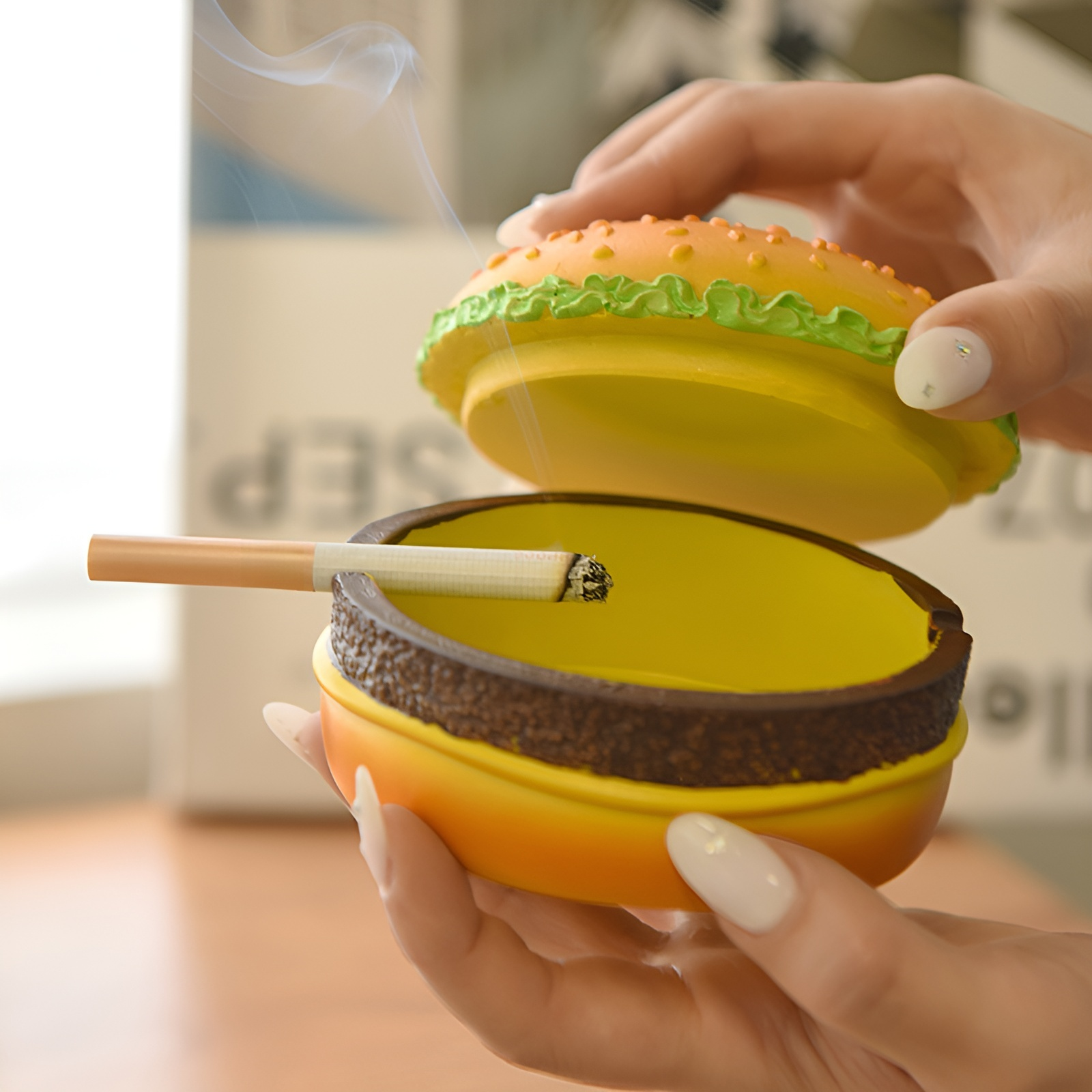 インテリアに映えるハンバーガー型灰皿
