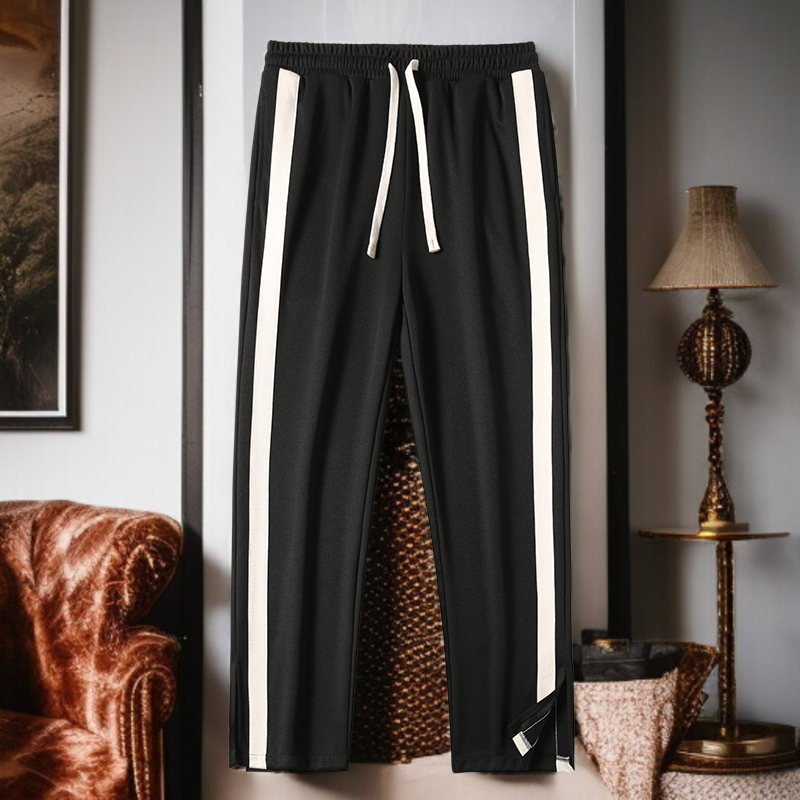 カップルで楽しむ秋カジュアルパンツコーデ