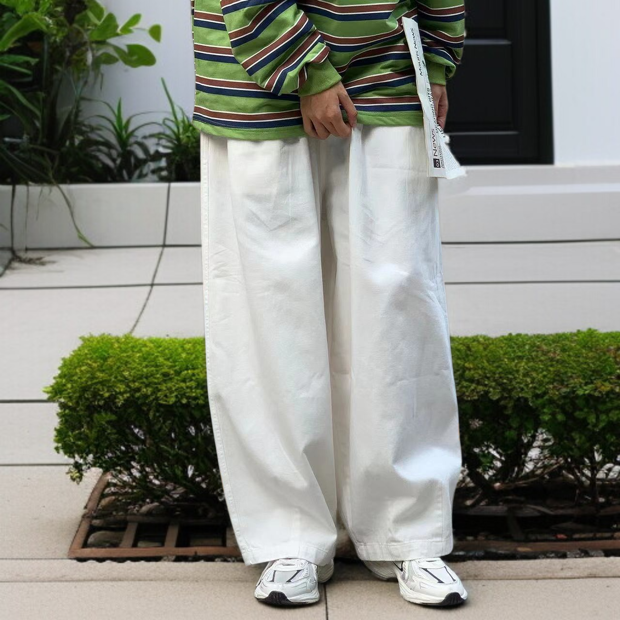 ワークウェアデザインのパンツ前面写真