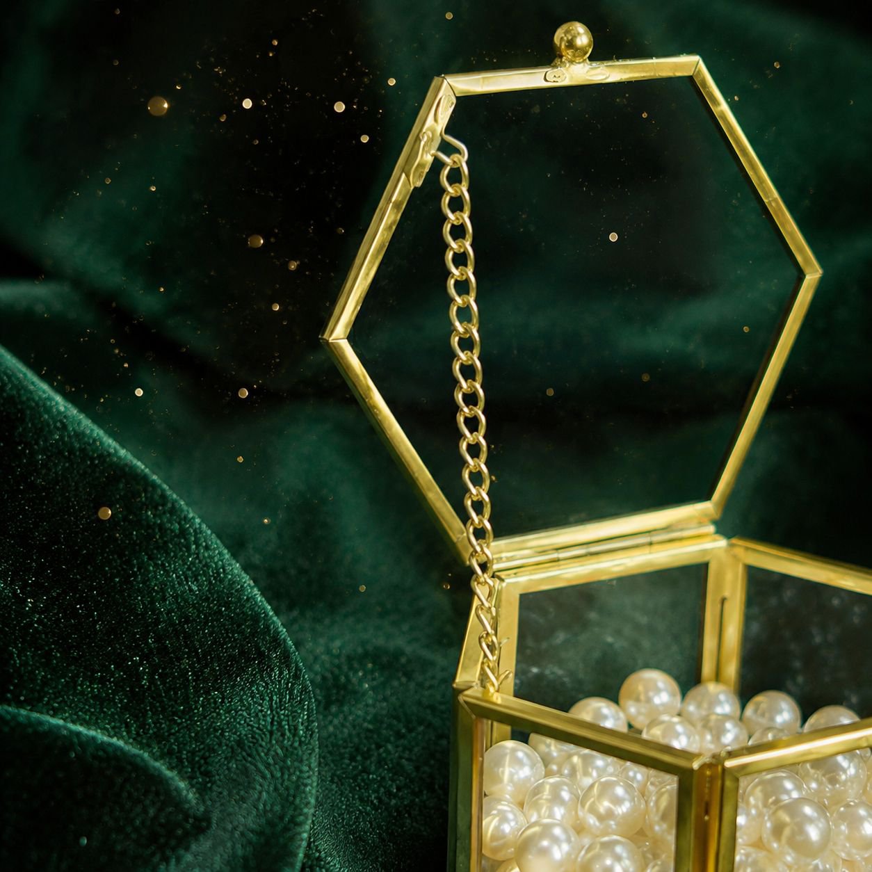 Luxury glass storage box for wedding rings