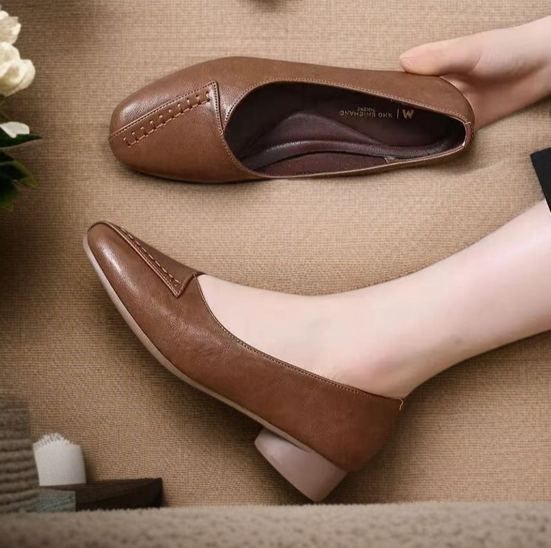 엄마 컴포트 소프트 로퍼 착용 이미지