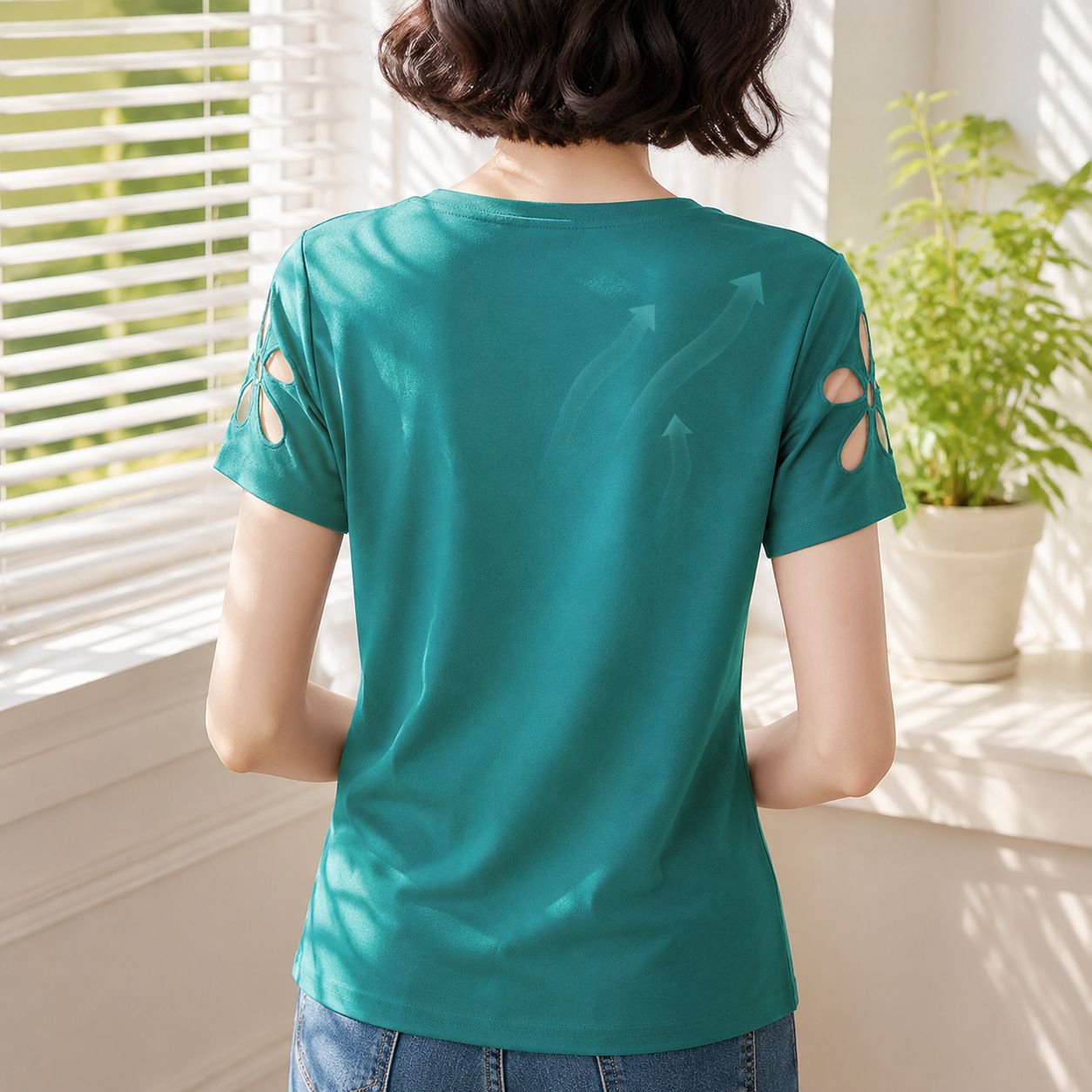 涼しげな半袖VネックTシャツ着用イメージ