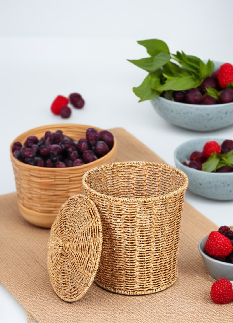 ナチュラルなデザインの籐編みバスケット