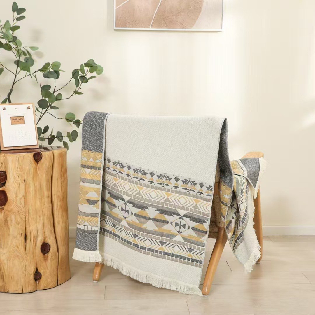 Serviette de bain à pompons en gaze multicouche