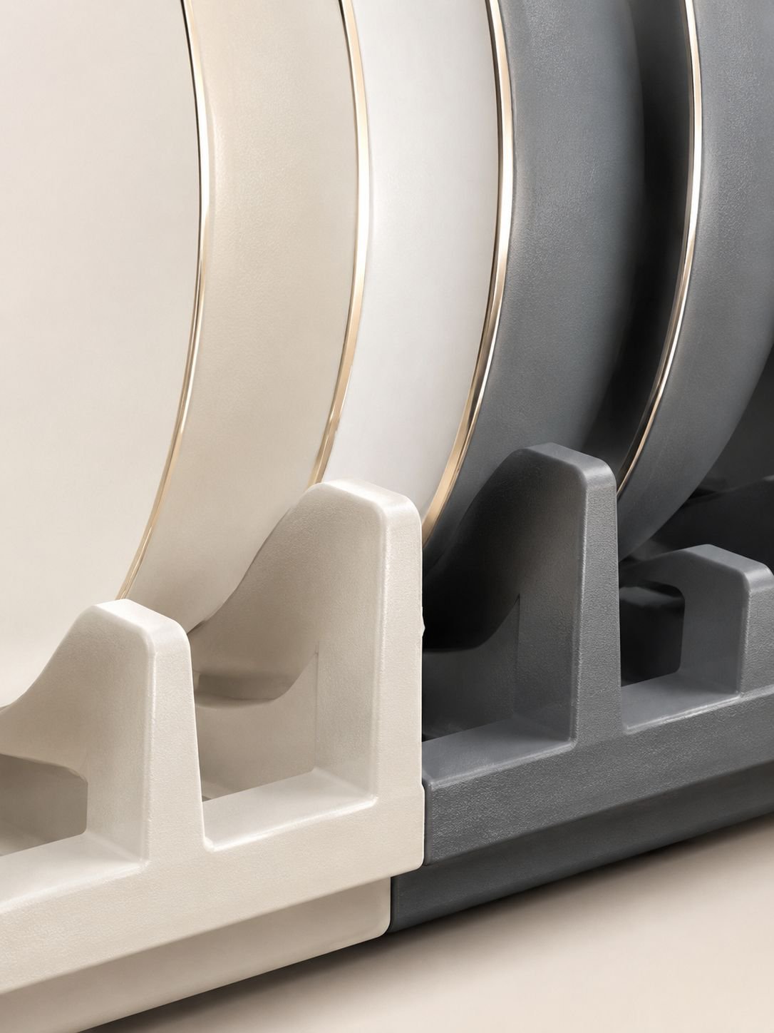 Stackable dish storage box for plates and bowls