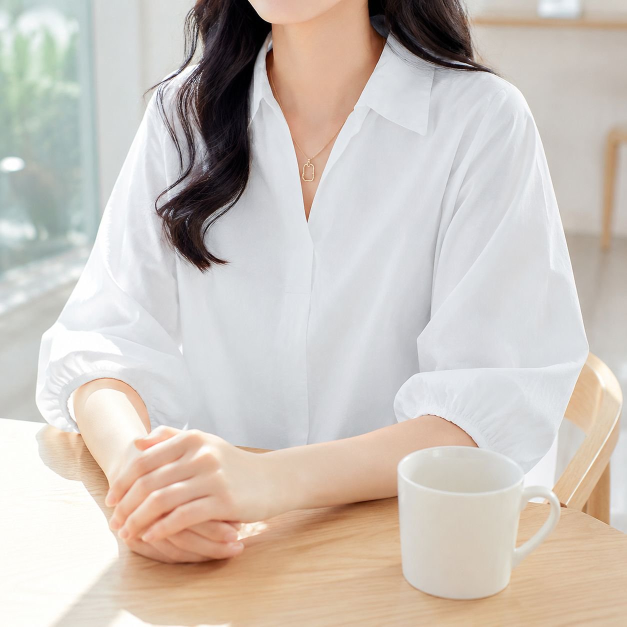 트렌디한 칠부 소매 옆트임 여성 블라우스