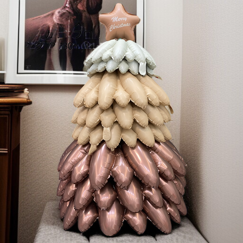 店舗入口に設置されたクリスマス発光バルーンツリー