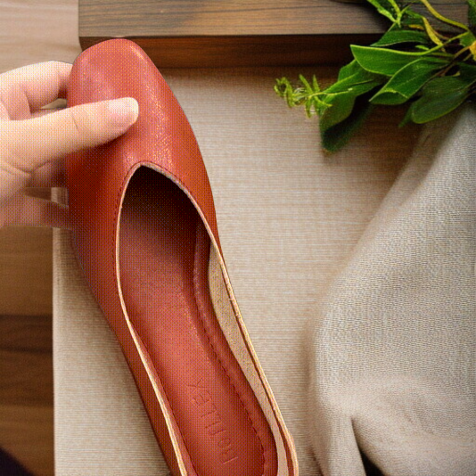 출근용 낮은굽 여성 펌프스 착용 모습