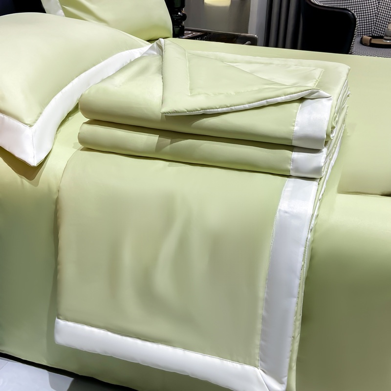 시원하고 편안한 여름용 다운 이불 3종 세트