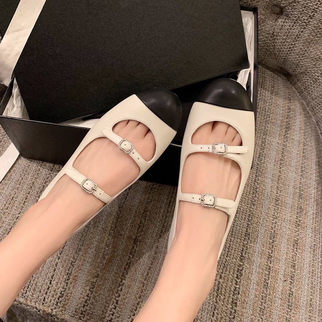 隠しヒールリフトと丸いつま先の女性用シューズ