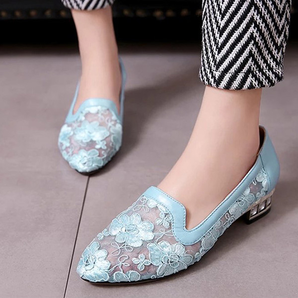 รองเท้าลูกไม้กลวงผู้หญิง