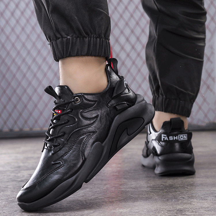 イギリス製レザーアッパーのランニングシューズ