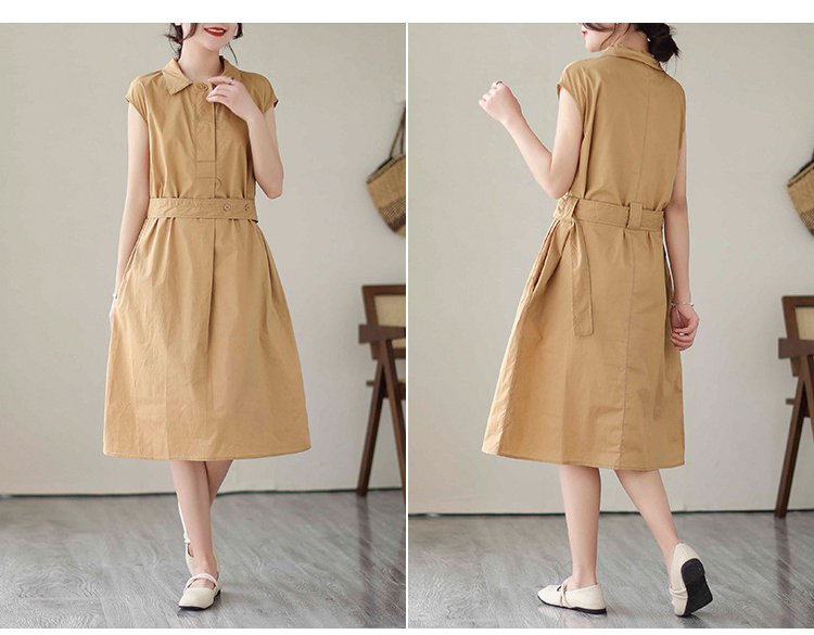 허리 라인 강조 원피스 착용 스타일